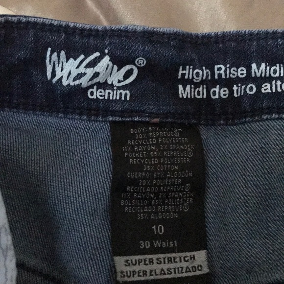 Shorts - Picture 2 of 3